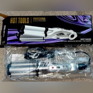 BRAND NEW, never used Hot Tools Tourmaline Deep Waver.